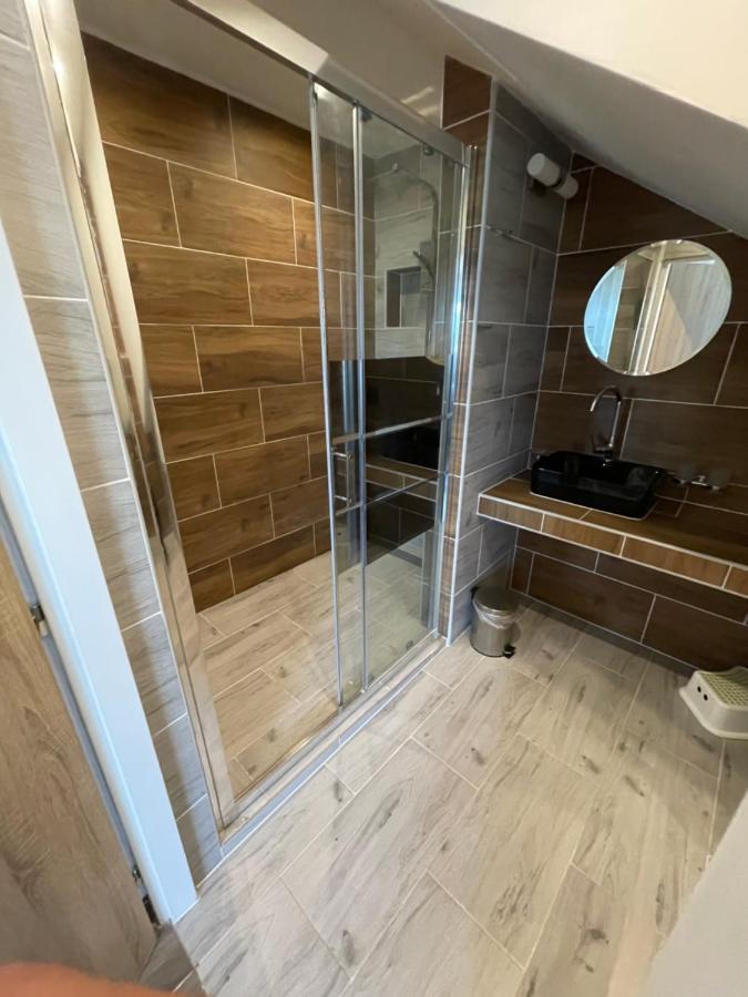 Maxovo Kralovstvi Apartment Rovensko pod Troskami Bagian luar foto