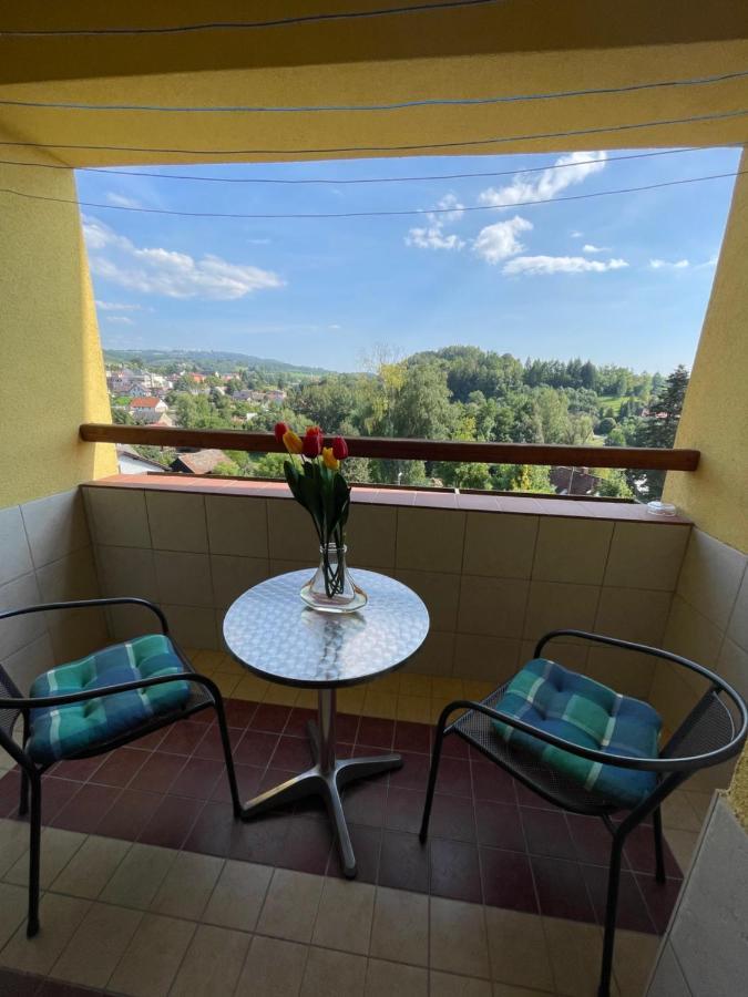 Maxovo Kralovstvi Apartment Rovensko pod Troskami Bagian luar foto