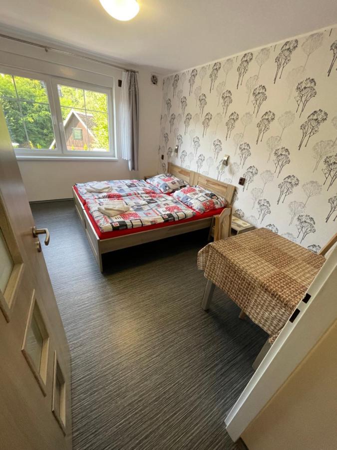 Maxovo Kralovstvi Apartment Rovensko pod Troskami Bagian luar foto