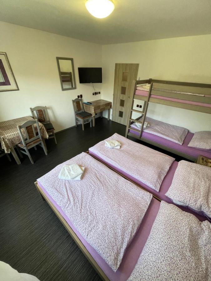 Maxovo Kralovstvi Apartment Rovensko pod Troskami Bagian luar foto