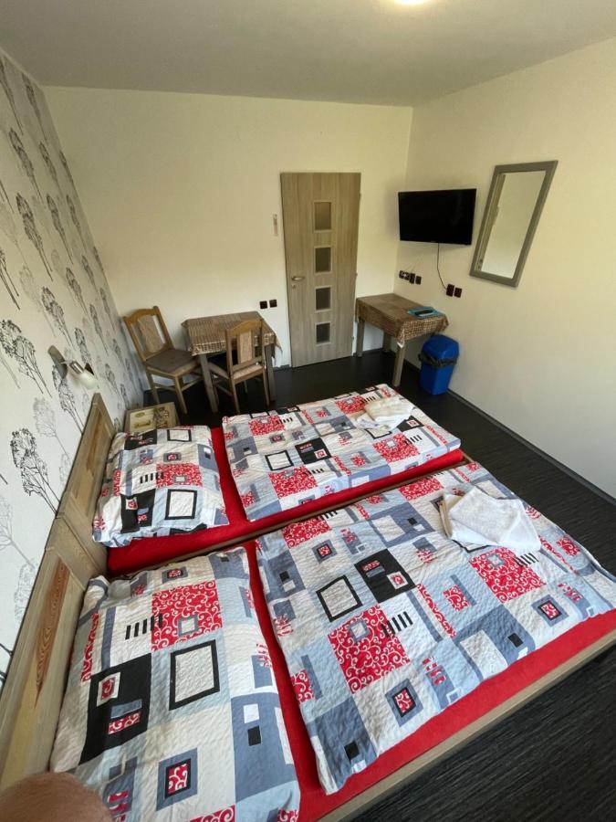 Maxovo Kralovstvi Apartment Rovensko pod Troskami Bagian luar foto