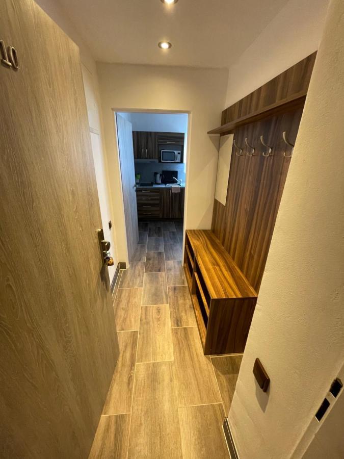 Maxovo Kralovstvi Apartment Rovensko pod Troskami Bagian luar foto