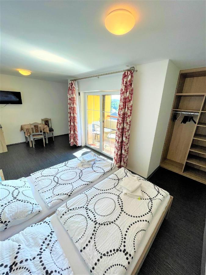 Maxovo Kralovstvi Apartment Rovensko pod Troskami Bagian luar foto