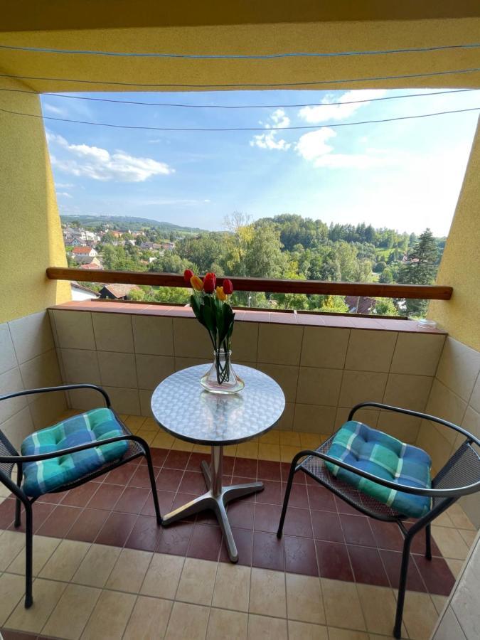 Maxovo Kralovstvi Apartment Rovensko pod Troskami Bagian luar foto