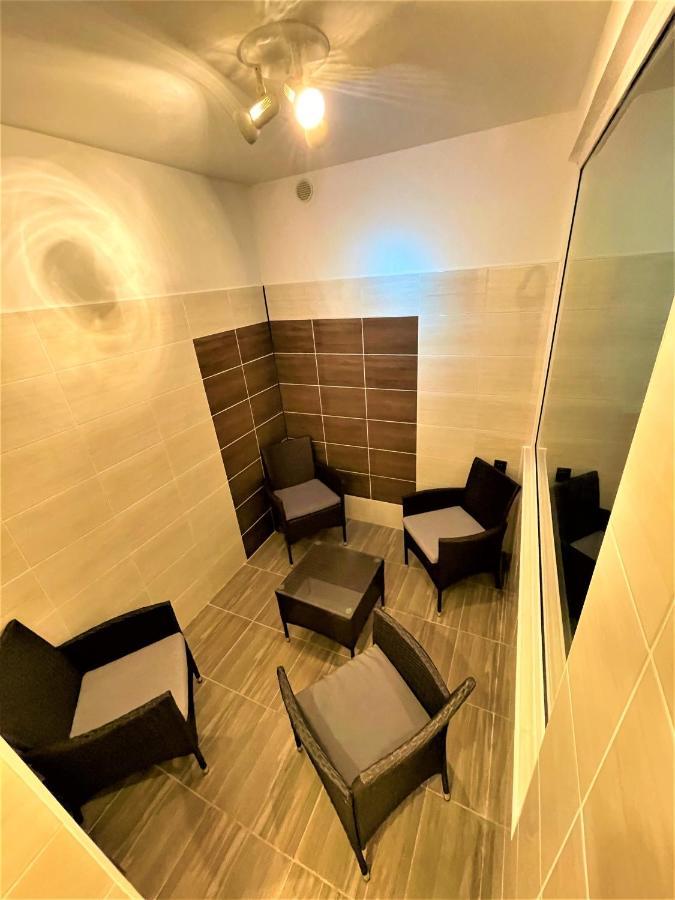 Maxovo Kralovstvi Apartment Rovensko pod Troskami Bagian luar foto