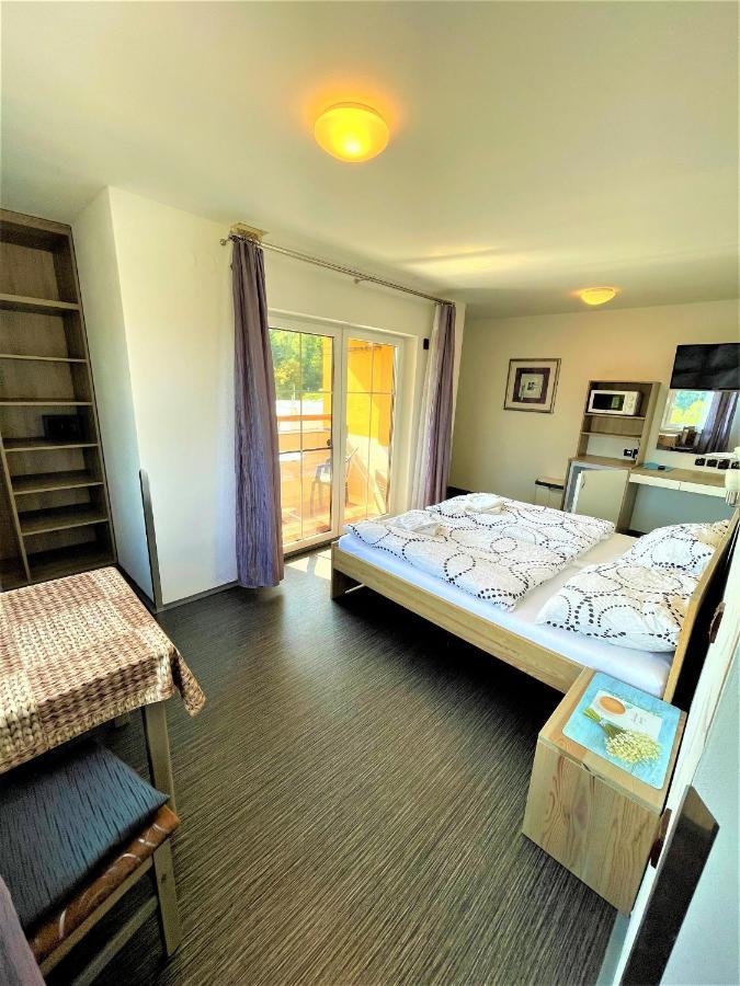 Maxovo Kralovstvi Apartment Rovensko pod Troskami Bagian luar foto