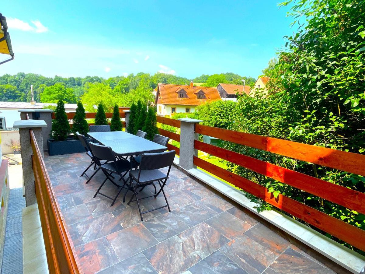 Maxovo Kralovstvi Apartment Rovensko pod Troskami Bagian luar foto