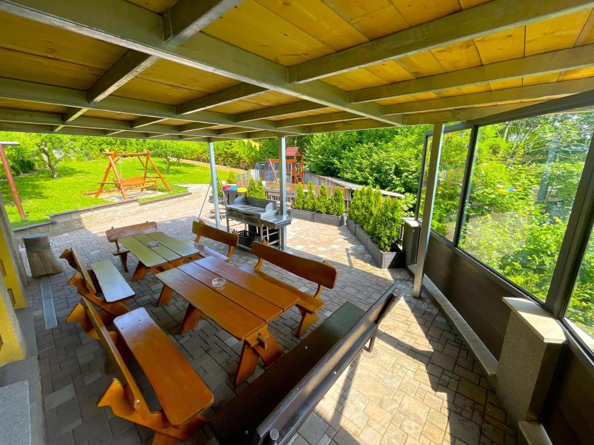 Maxovo Kralovstvi Apartment Rovensko pod Troskami Bagian luar foto