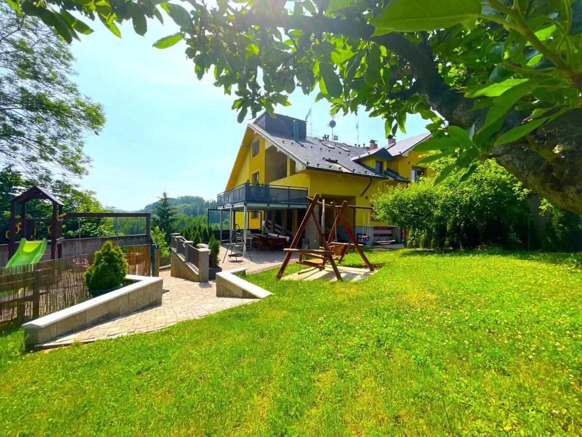 Maxovo Kralovstvi Apartment Rovensko pod Troskami Bagian luar foto