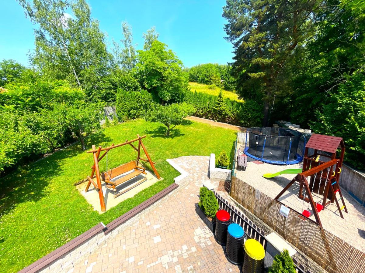 Maxovo Kralovstvi Apartment Rovensko pod Troskami Bagian luar foto