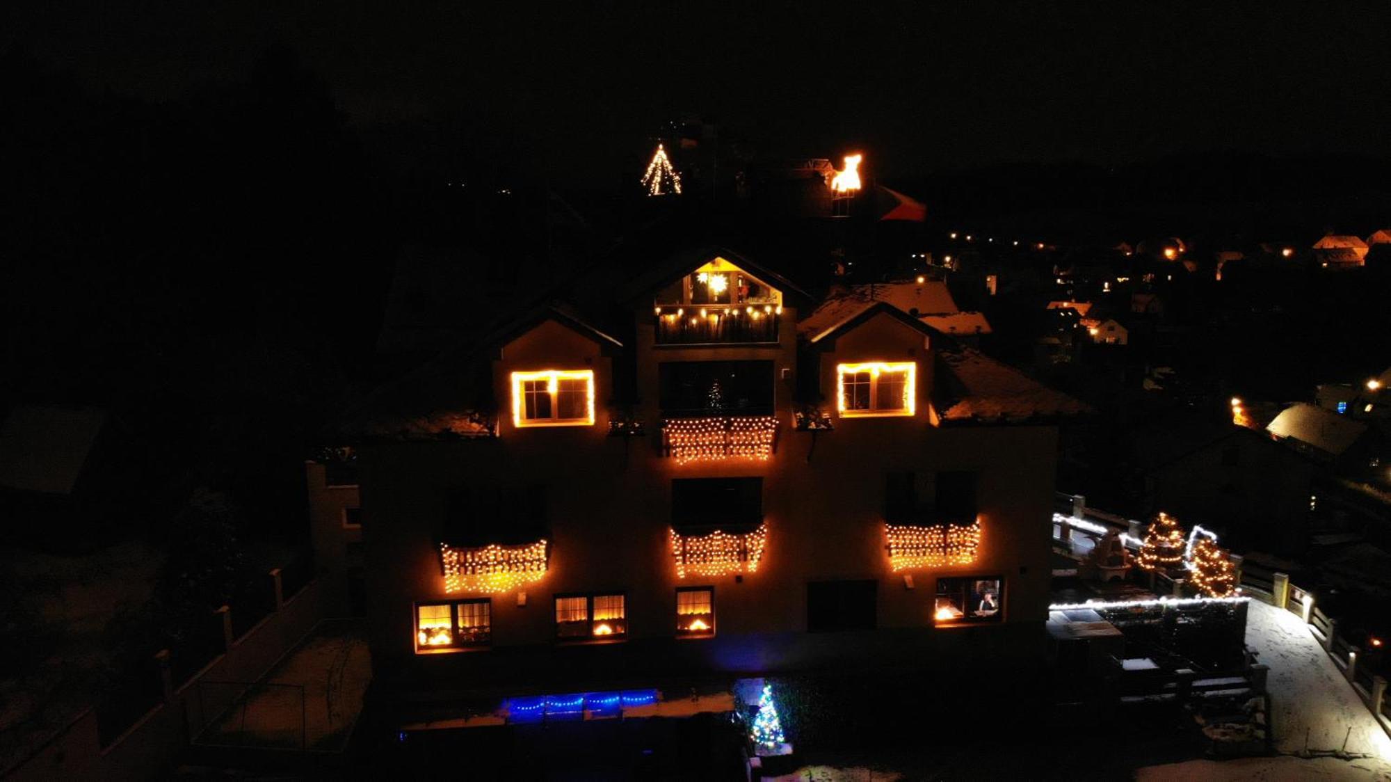 Maxovo Kralovstvi Apartment Rovensko pod Troskami Bagian luar foto