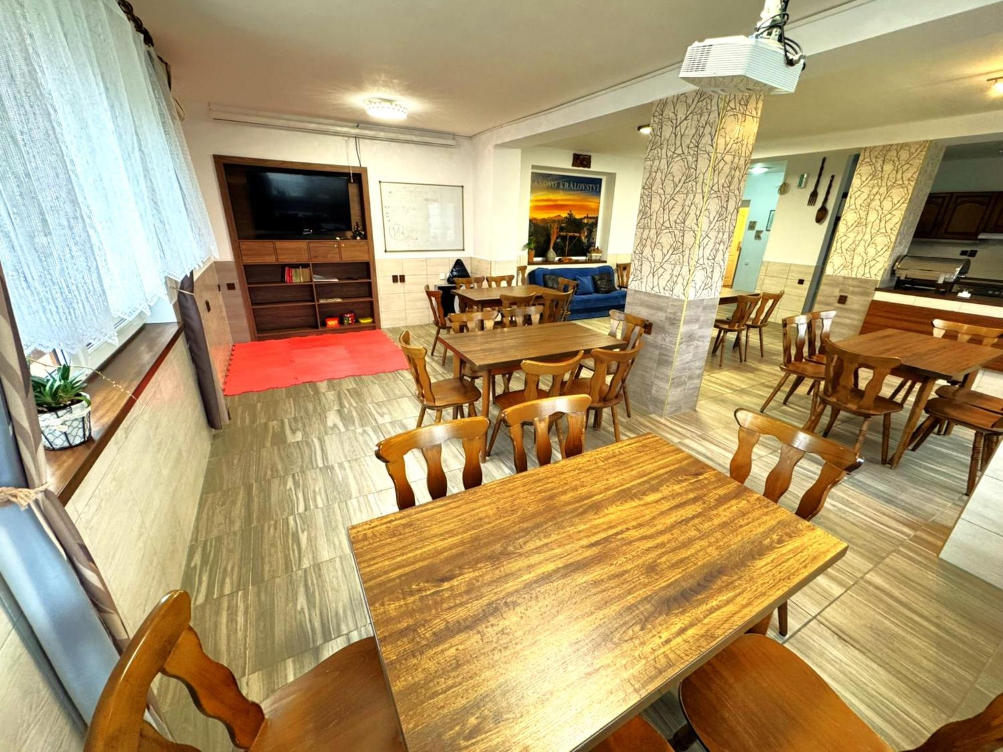 Maxovo Kralovstvi Apartment Rovensko pod Troskami Bagian luar foto